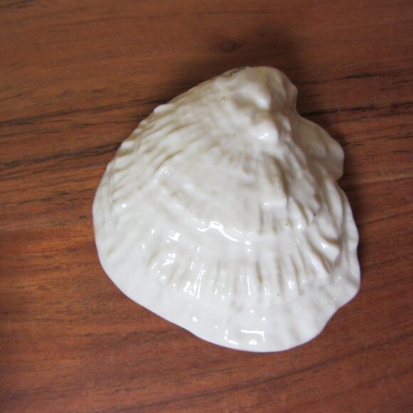 W.H. Goss crested heraldry china vintage Colchester oyster shell (GC054 Grace) - Picture 3 of 5
